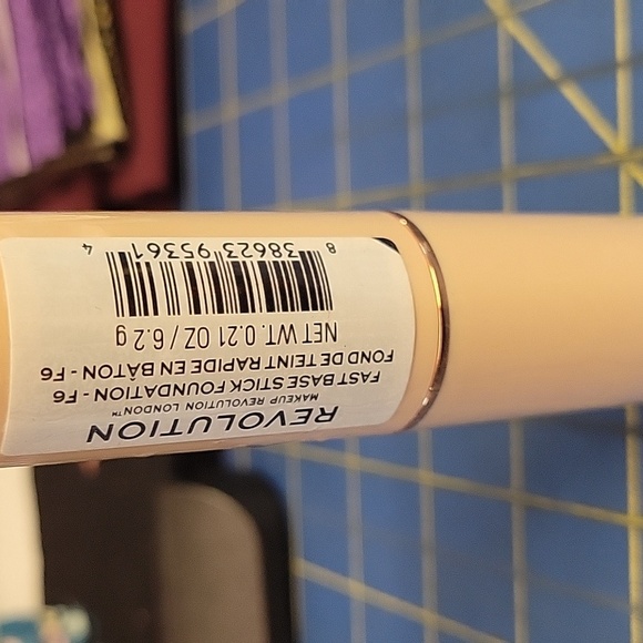 Revolution Fast Base Stick Foundation F6 6.2g New Sealed - Picture 2 of 4